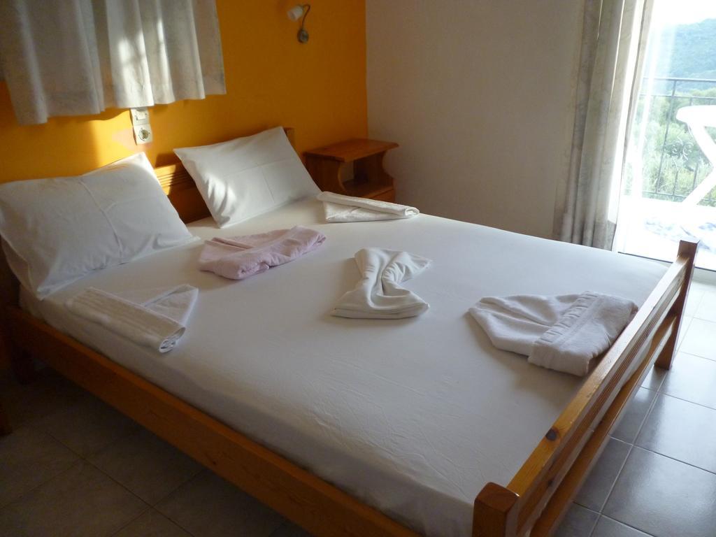 Lichnos Babis Taverna & Rooms Párga Quarto foto